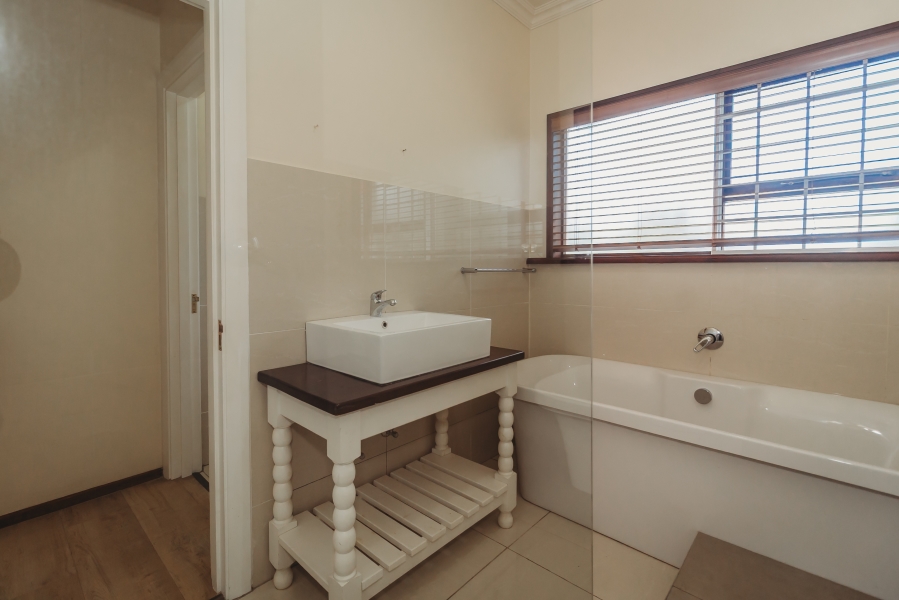4 Bedroom Property for Sale in Heatherlands Western Cape